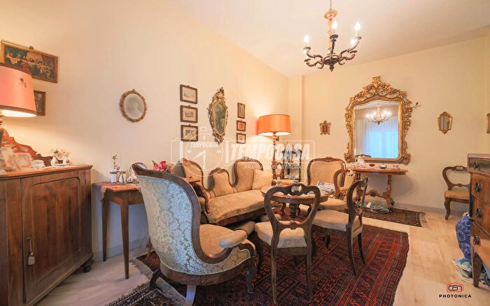 Appartamento trilocale in vendita in Via Bellaria, Bologna