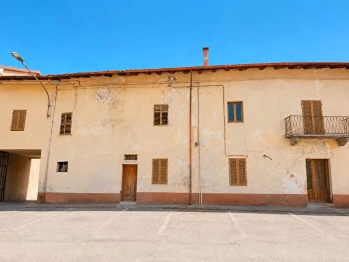 Casa con 6 locali in vendita in Dronero