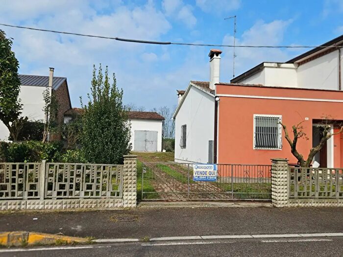 Casa con 5 locali in vendita in Via Savarna, Ravenna
