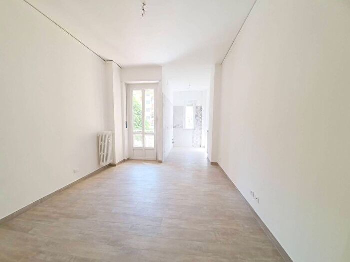 Appartamento trilocale in affitto in Via Ventimiglia, Nizza Millefonti, Torino