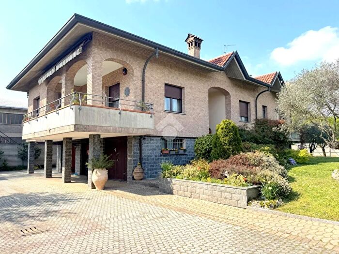 Casa con 5 locali in vendita in Via Piave, Cesate