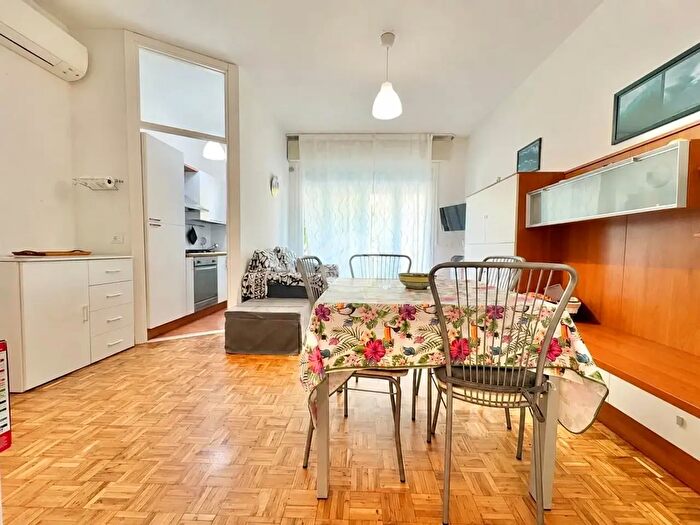 Appartamento trilocale in vendita in Viale Antonio Canova, Cesenatico