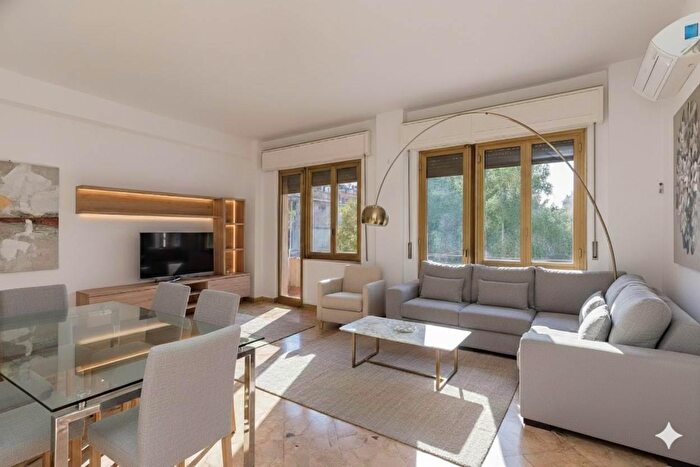 Appartamento con 6 locali in vendita in Via Fimia, Catania