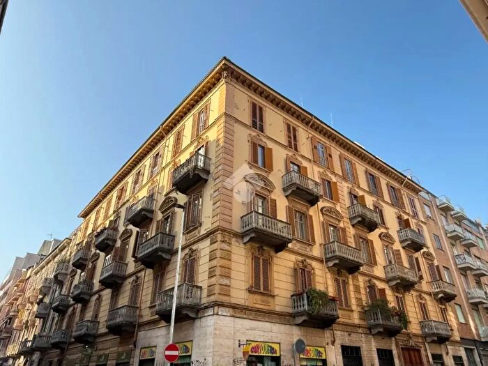 Appartamento trilocale in vendita in Via Bidone, Torino