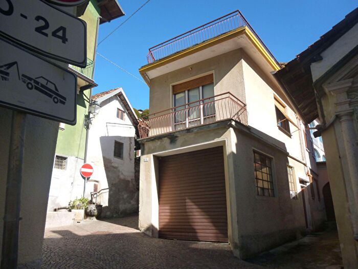 Casa quadrilocale in vendita in Colazza