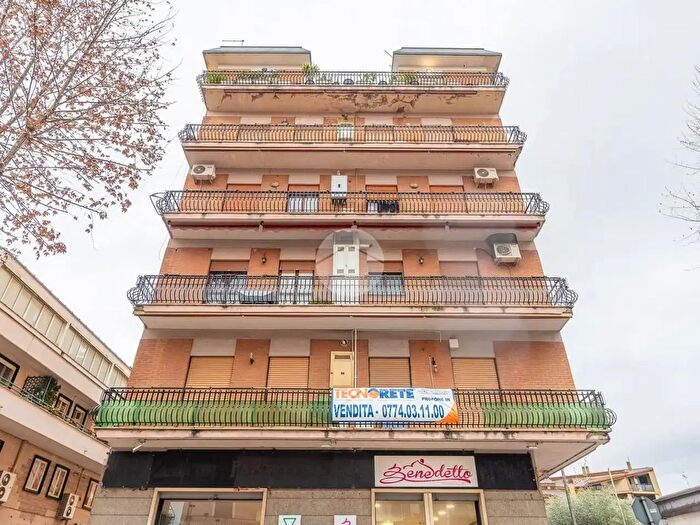 Appartamento quadrilocale in vendita in Via Antonio Locatelli, Guidonia Montecelio