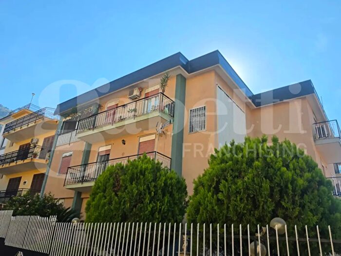 Appartamento quadrilocale in vendita in Via Falsomiele, Palermo