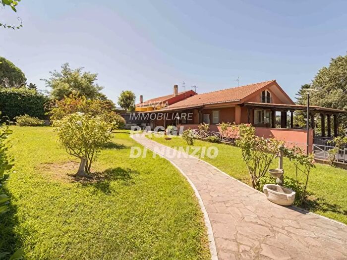 Casa con 16 locali in vendita in Castel De Paolis, Grottaferrata