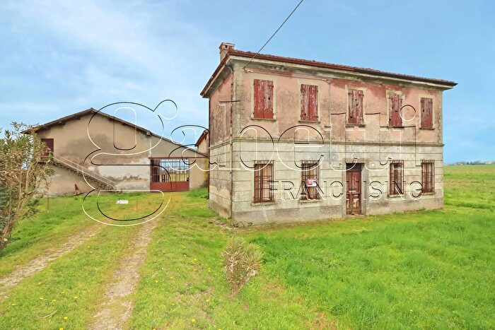 Casa con 6 locali in vendita in Via Cembalina, Ferrara