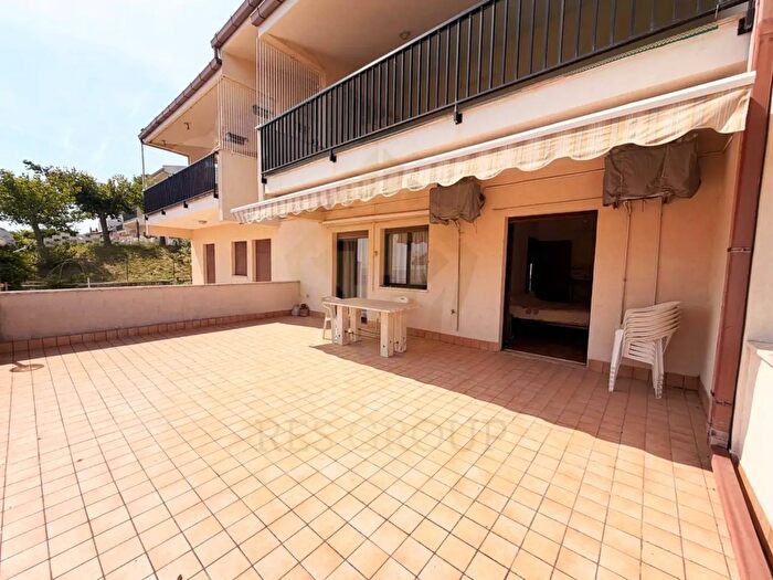 Appartamento quadrilocale in vendita in Viale Europa, Ortona