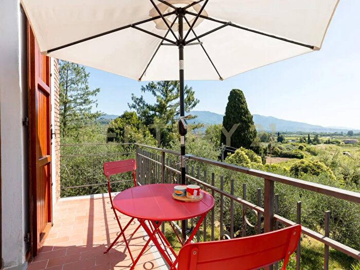 Casa quadrilocale in vendita in Via di Moriano, Lucca