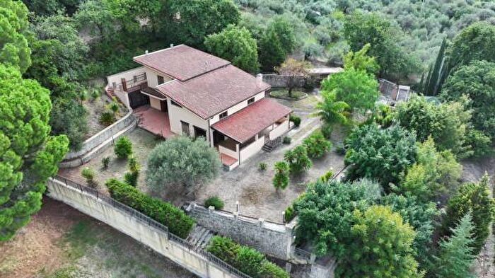 Casa con 6 locali in vendita in Stretto Cannistràsantanna, Barcellona Pozzo Di Gotto