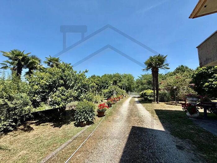 Casa con 7 locali in vendita in Via Romana, Abano Terme