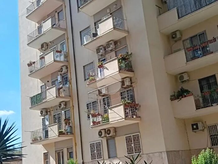 Appartamento trilocale in vendita in Via Enrico Mazzoccolo, Roma