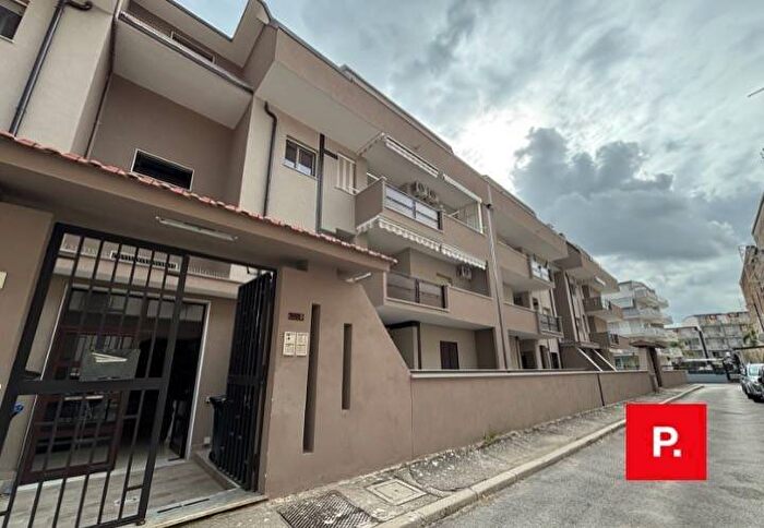 Appartamento con 5 locali in affitto in VICOLO DAVIDE ANCILLOTTO, Falciano, Caserta