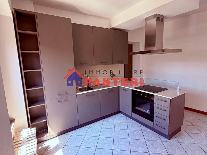 Appartamento trilocale in affitto in Via Giovanni Pacini, Centro, Pescia