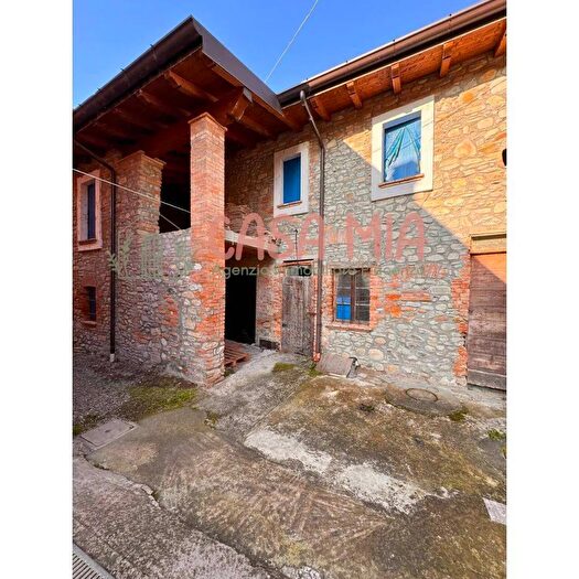 Casa quadrilocale in vendita in Località Ca Buschi, Rivergaro