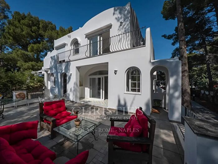 Casa con 6 locali in vendita in Via Damecuta, Anacapri