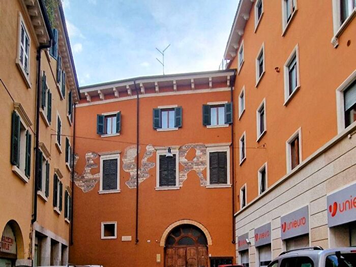 Appartamento quadrilocale in affitto in Piazzetta Serego, Centro Storico, Verona