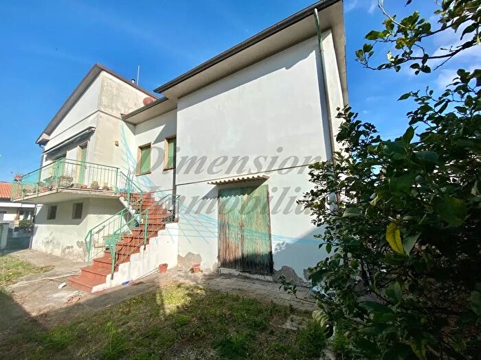 Casa con 10 locali in vendita in Via Fratelli Bandiera, Rosignano Marittimo