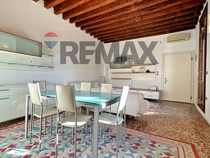 Appartamento quadrilocale in affitto in Via Accademia, Padova