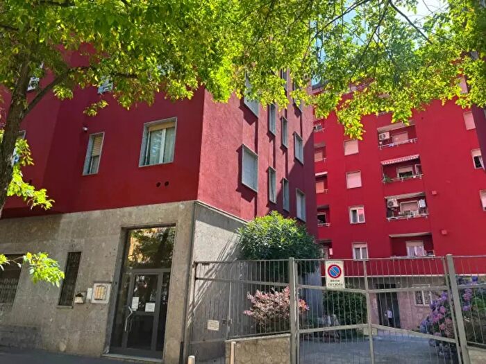 Appartamento trilocale in affitto in Via Tavazzano, Milano