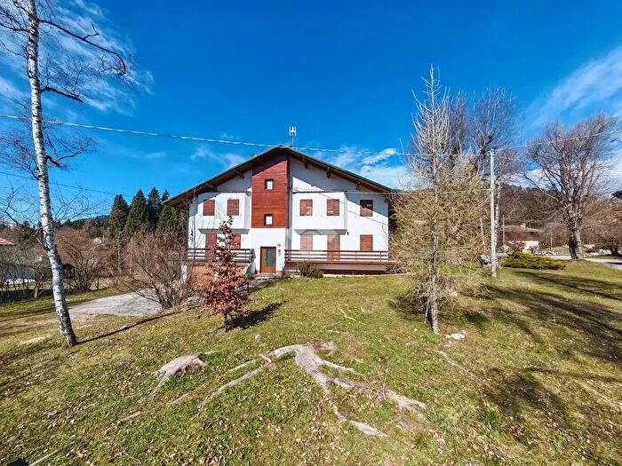 Appartamento bilocale in vendita in Via Parnoli, Roana