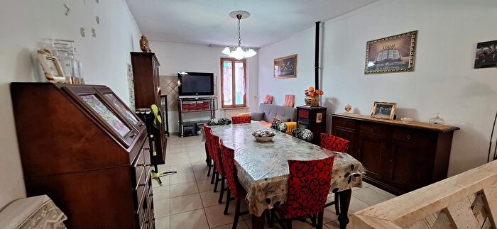 Appartamento con 5 locali in vendita in Via Camparboli, Asciano