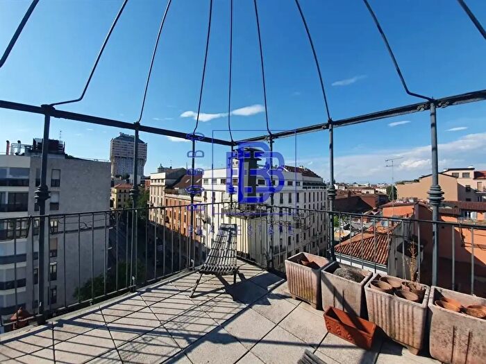 Appartamento trilocale in affitto in Via San Calimero, Milano