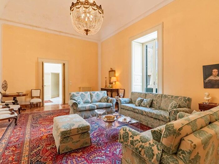 Appartamento con 6 locali in vendita in Piazzetta Santa Chiara, Centro Storico, Lecce