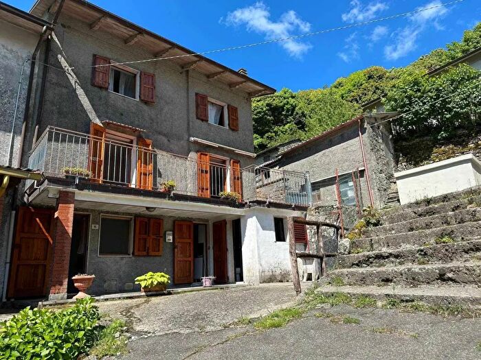 Casa quadrilocale in vendita in Via Bagucci, Castiglione Dei Pepoli