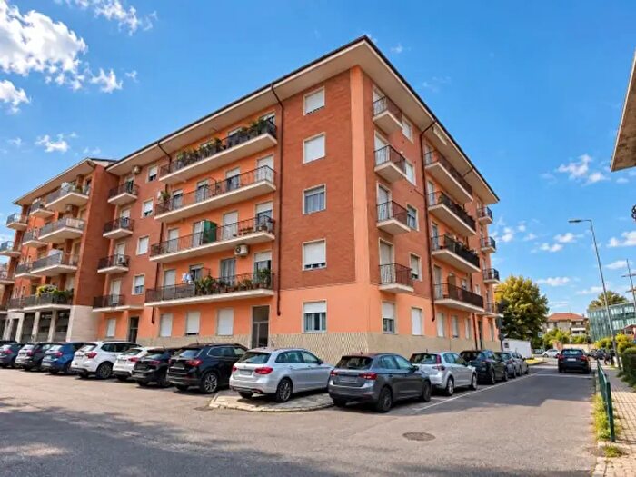 Appartamento trilocale in vendita in Via Gioacchino Rossini, Alba