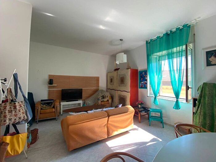 Appartamento trilocale in affitto in Via del Rione Sirignano, Chiaia, Napoli