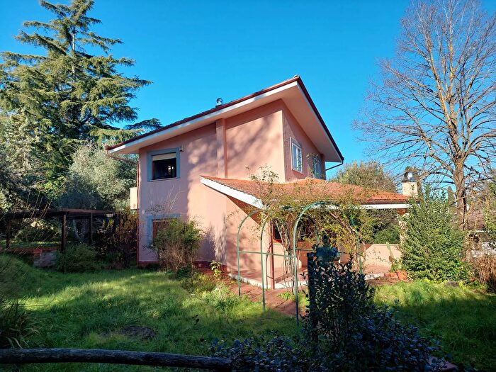 Casa con 5 locali in vendita in Via Giro del Colle, Castelnuovo Di Porto