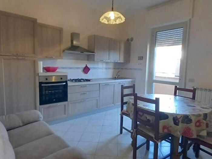 Appartamento trilocale in affitto in Via Guido Papini, Lido di Camaiore, Camaiore