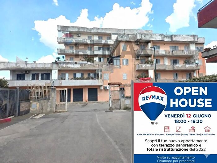 Appartamento trilocale in vendita in Via Lipari, Casoria