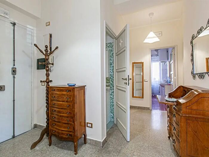 Appartamento trilocale in vendita in Via Luigi Mancinelli, Roma