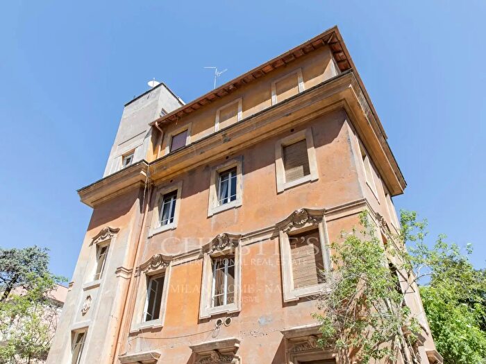 Appartamento con 7 locali in vendita in Via Levico, Roma