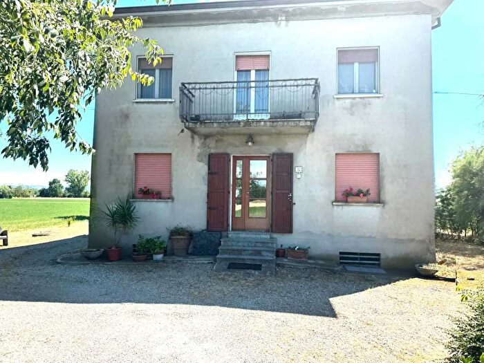 Casa con 8 locali in vendita in Via Parma, Montechiarugolo