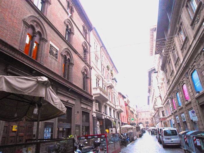 Appartamento con 5 locali in affitto in Via Caprarie Centro Storico Bologna Bologna, Bologna