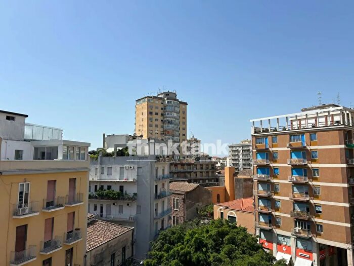 Appartamento con 5 locali in vendita in Piazza Corsica Snc, Catania