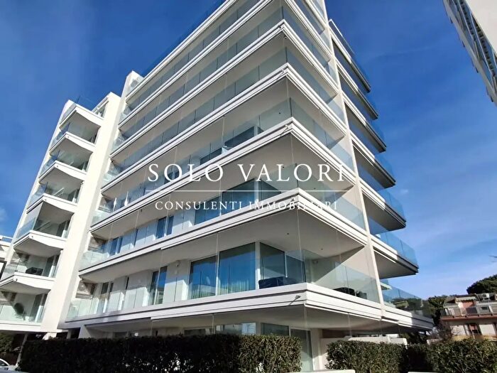 Appartamento trilocale in vendita in Piazza Alessandro Manzoni, Jesolo