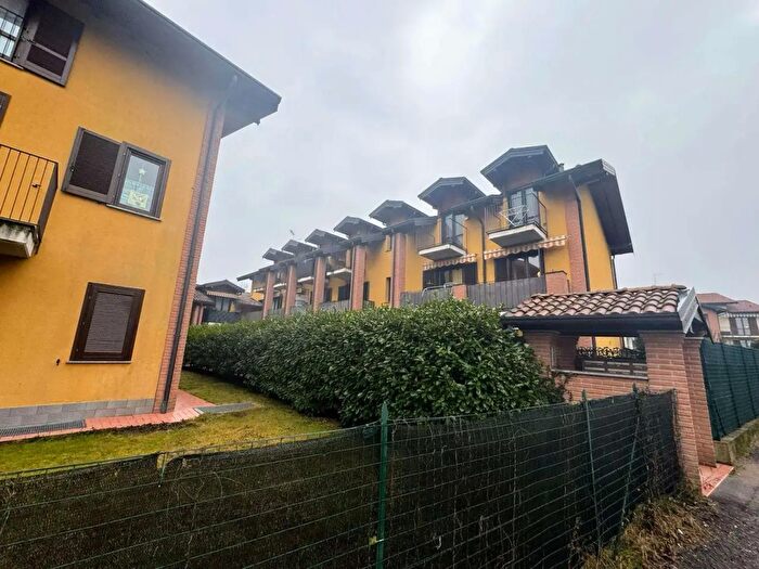 Appartamento trilocale in vendita in Lozza