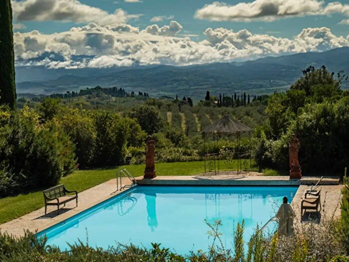 Casa con 12 locali in vendita in Civitella Paganico