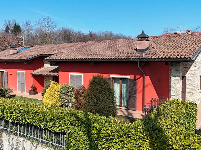 Casa con 8 locali in vendita in Via del Castellino a, Vicoforte