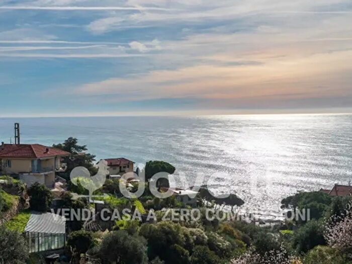 Appartamento trilocale in vendita in Strada Valdirodi, Ospedaletti