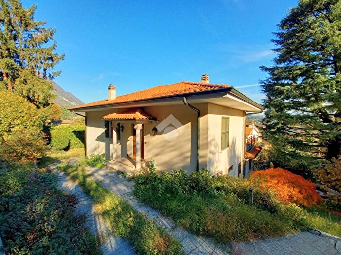 Casa trilocale in vendita in Via S Salvatore, Ponte Lambro