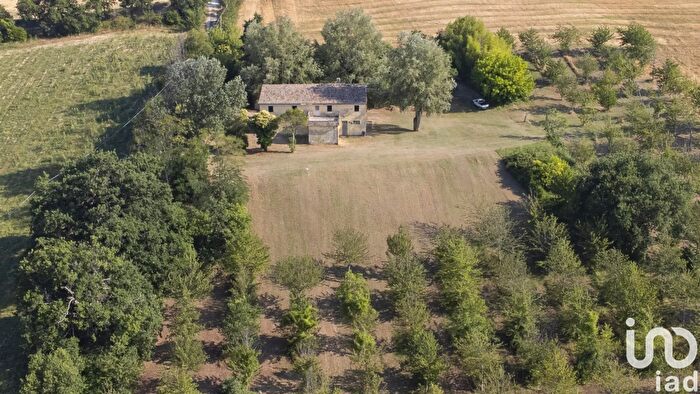 Casa con 8 locali in vendita in Via San Pietro, Filottrano