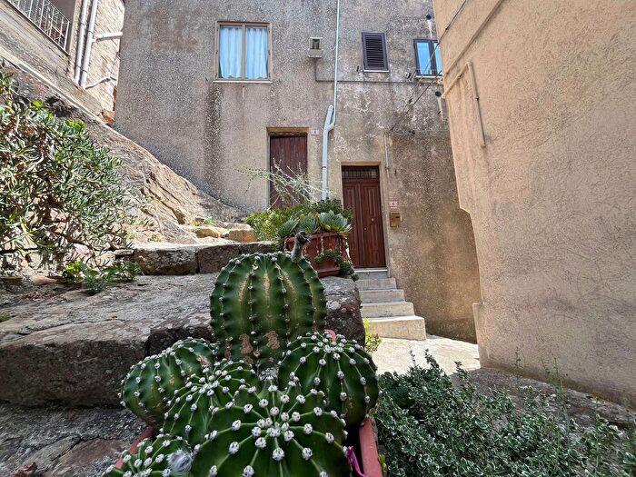 Appartamento trilocale in vendita in Geraci Siculo