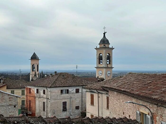 Appartamento con 7 locali in vendita in Carezzano